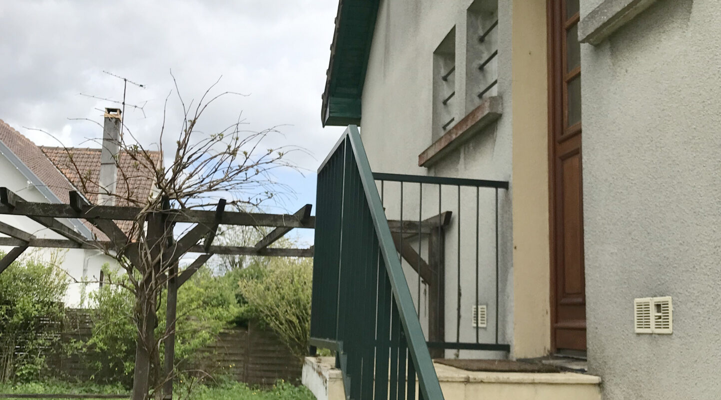 SOUS COMPROMIS MAISON INDIVIDUELLE 5 PIÈCES AVEC JARDIN et dépendance.