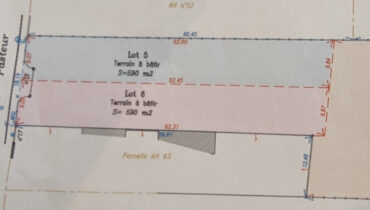 Terrain constructible de 590 m2 facade 9.07 m