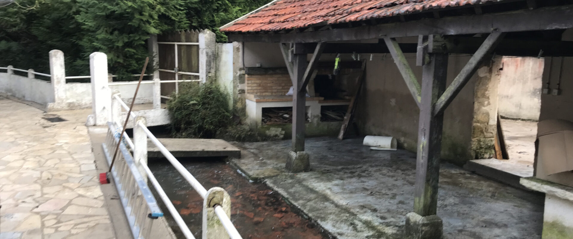 Maison de caractère avec lavoir et piscine