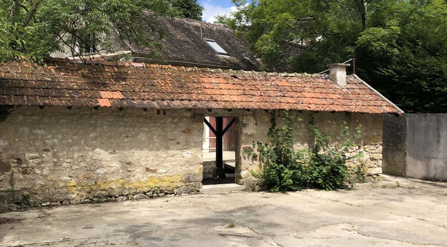 Maison de caractère avec lavoir et piscine