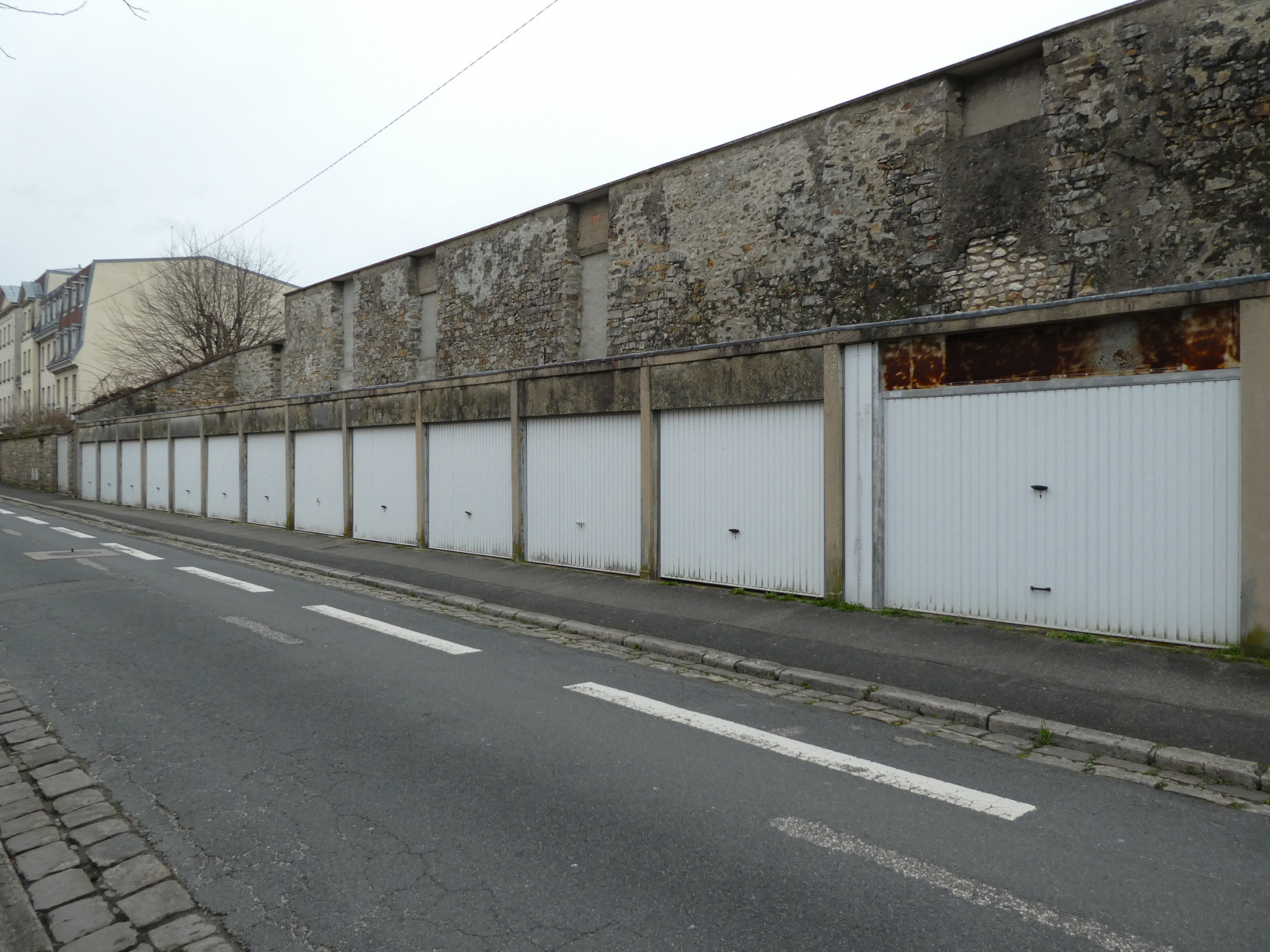 BOX FERMÉ EN CENTRE VILLE