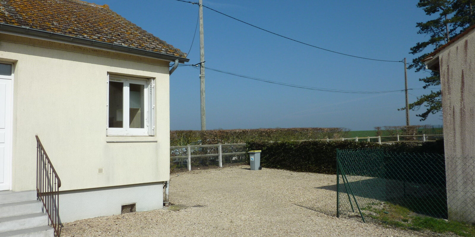 Maison 3 pièces mitoyenne avec cour privative