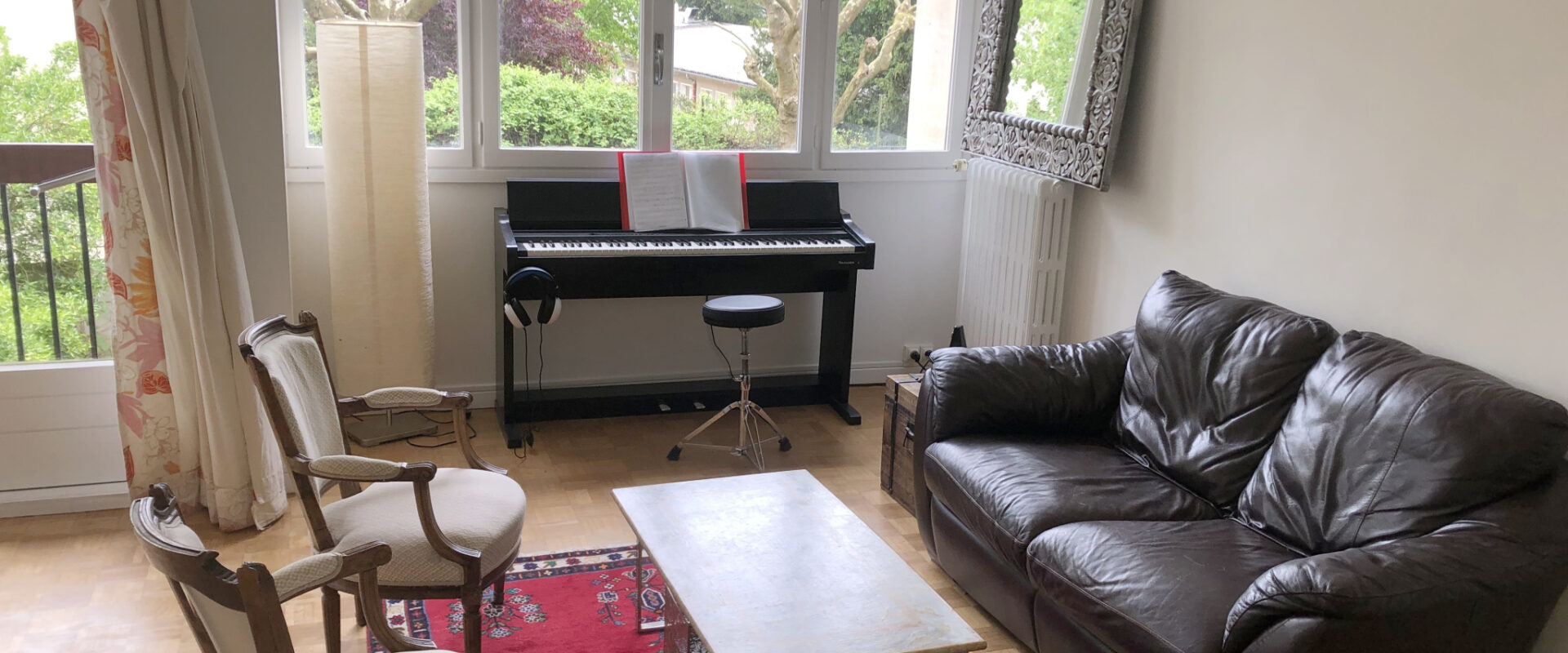 Joli appartement avec balcon au 1er étage.