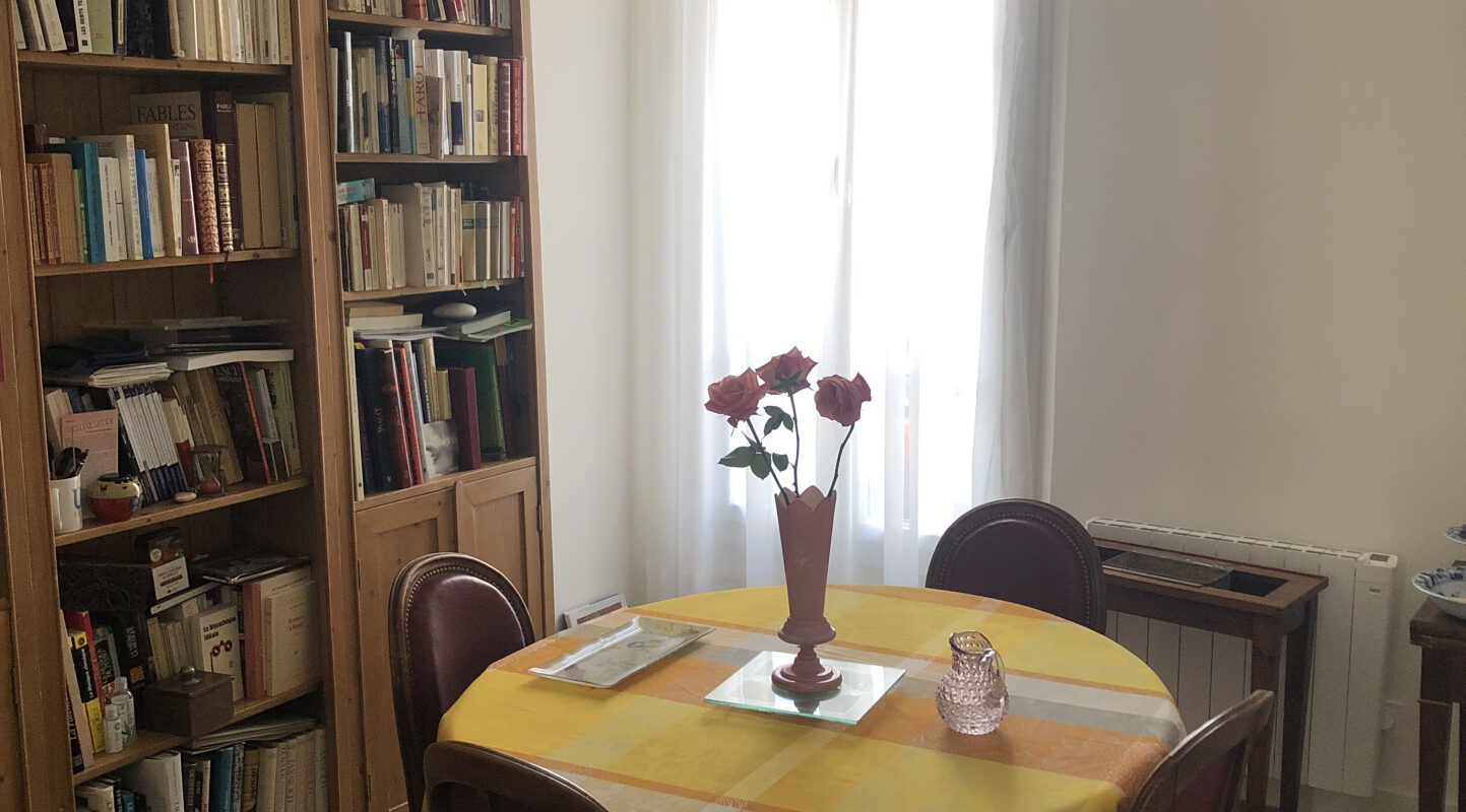 SOUS COMPROMIS Exceptionnel appartement en rez-de-jardin, centre.