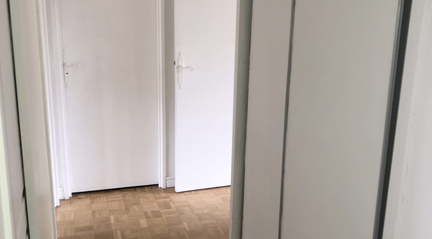 Joli appartement avec balcon au 1er étage.