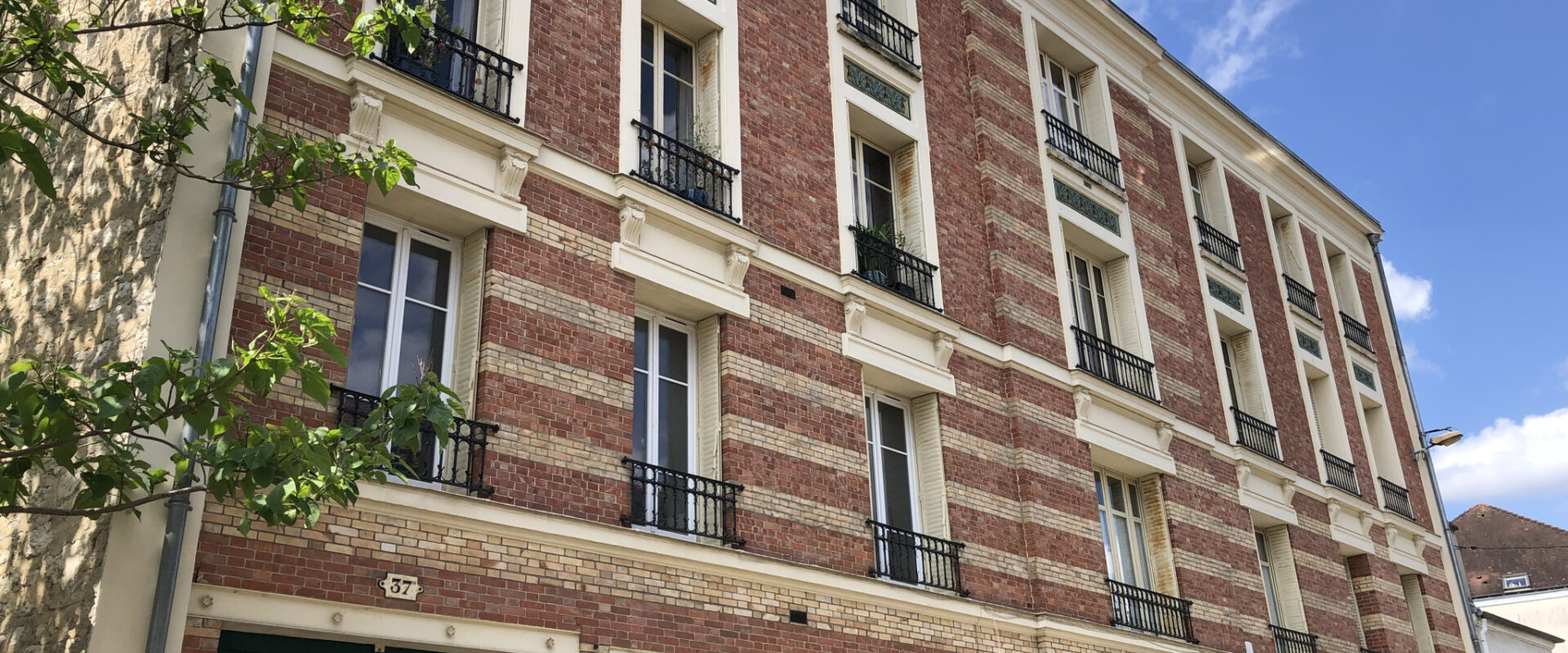 SOUS COMPROMIS Exceptionnel appartement en rez-de-jardin, centre.