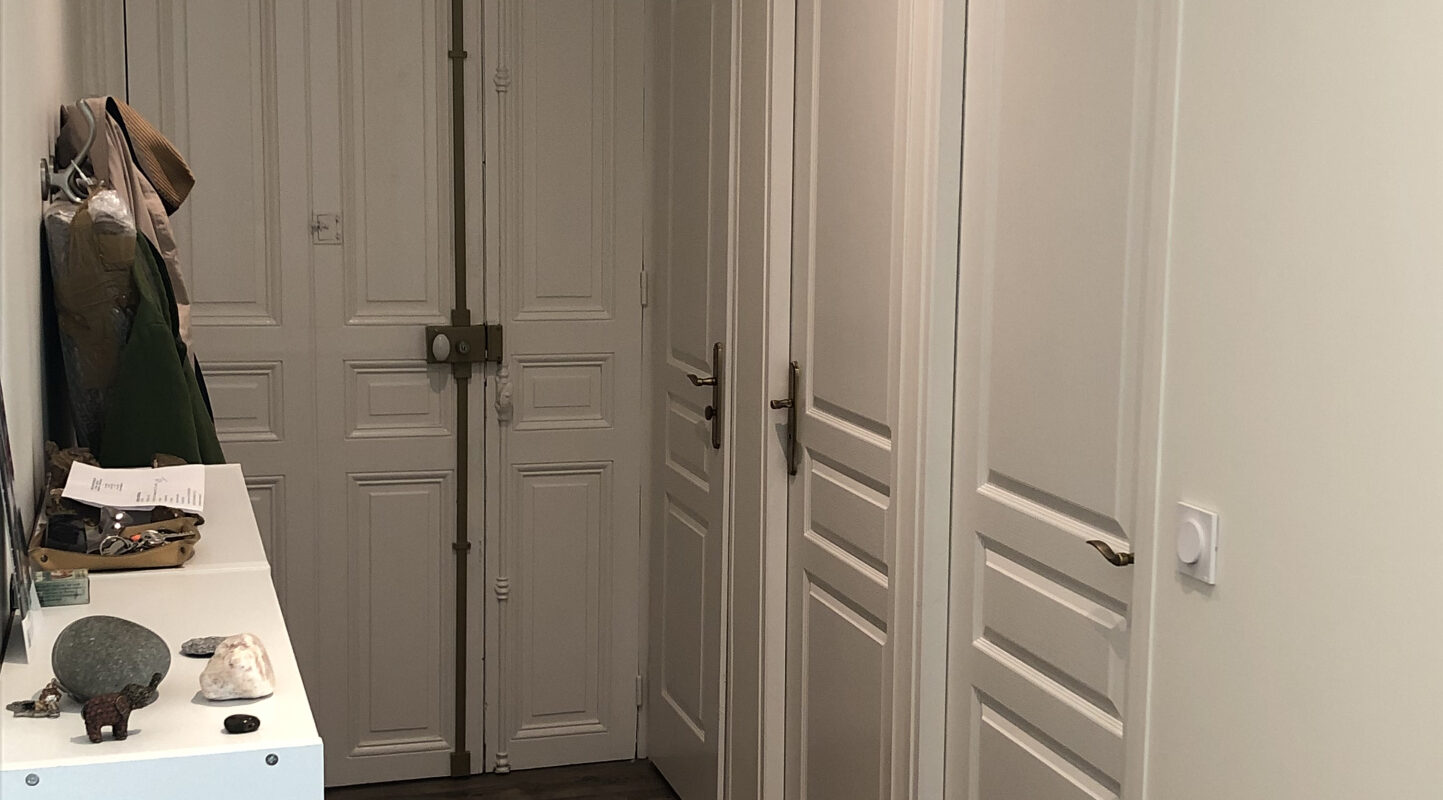 SOUS COMPROMIS Exceptionnel appartement en rez-de-jardin, centre.