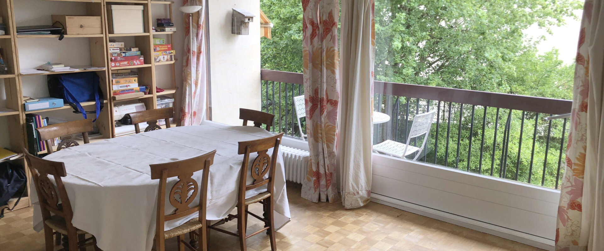 Joli appartement avec balcon au 1er étage.