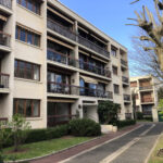 Joli appartement avec balcon au 1er étage.