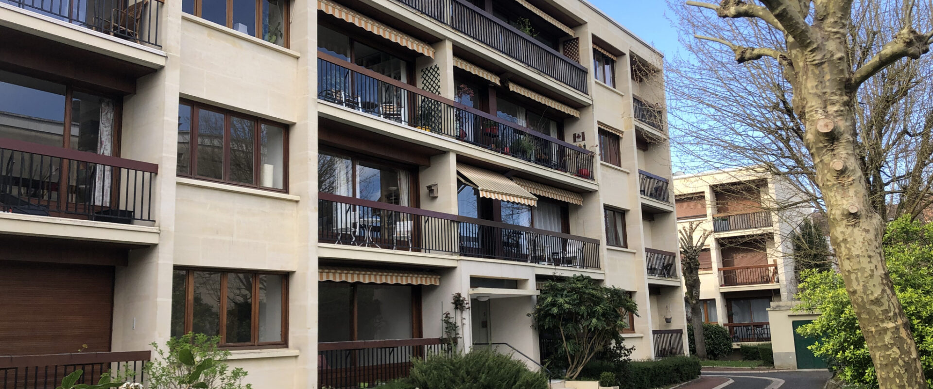 Joli appartement avec balcon au 1er étage.