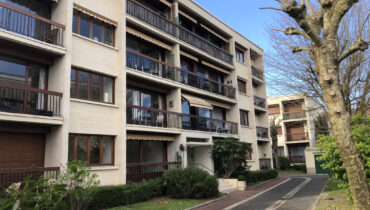 Joli appartement avec balcon au 1er étage.