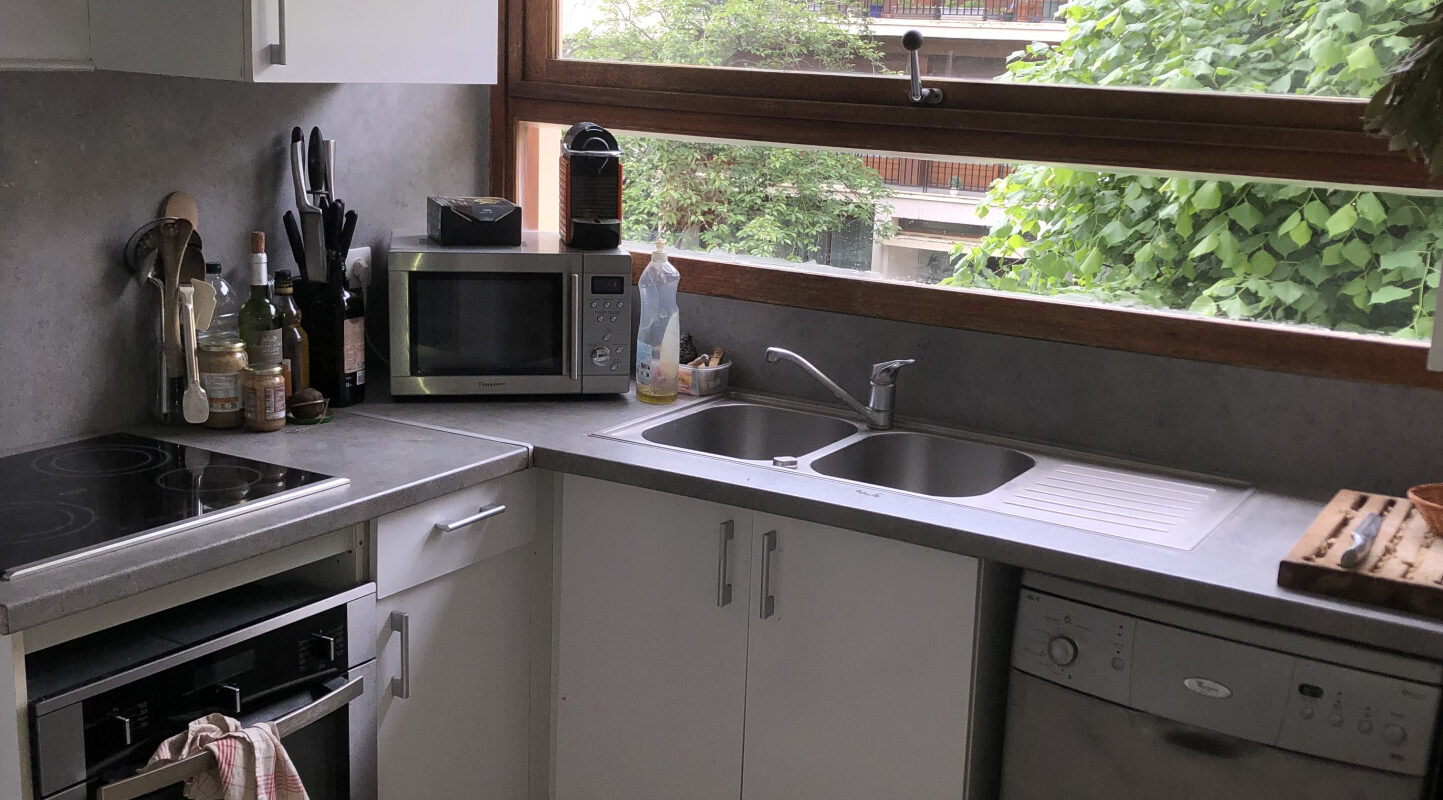 Joli appartement avec balcon au 1er étage.