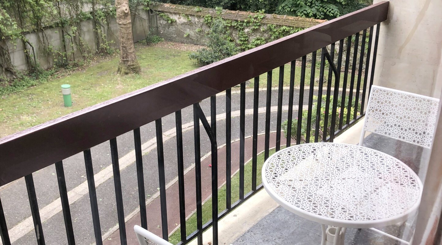 Joli appartement avec balcon au 1er étage.