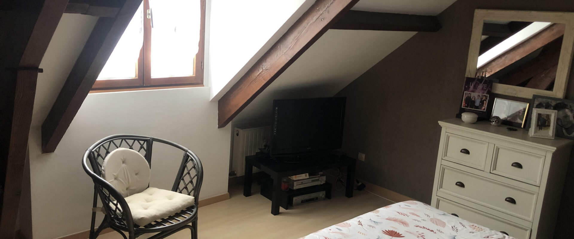 Charmante maison dans secteur apprécié.