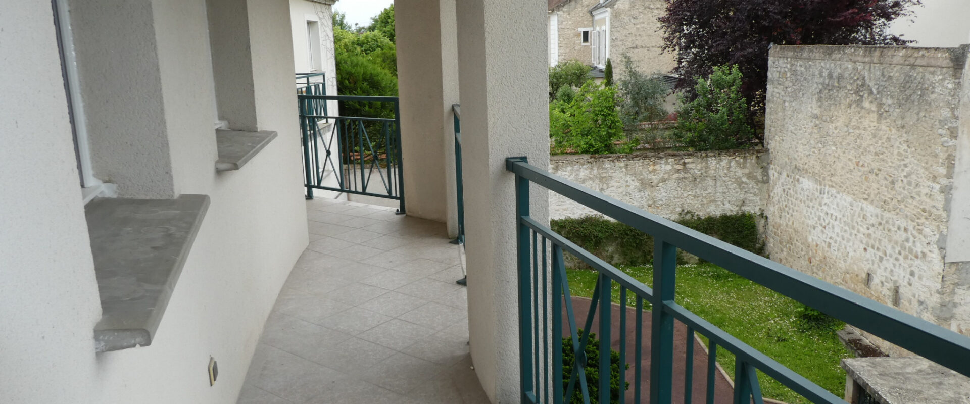 Grand studio avec loggia en résidence