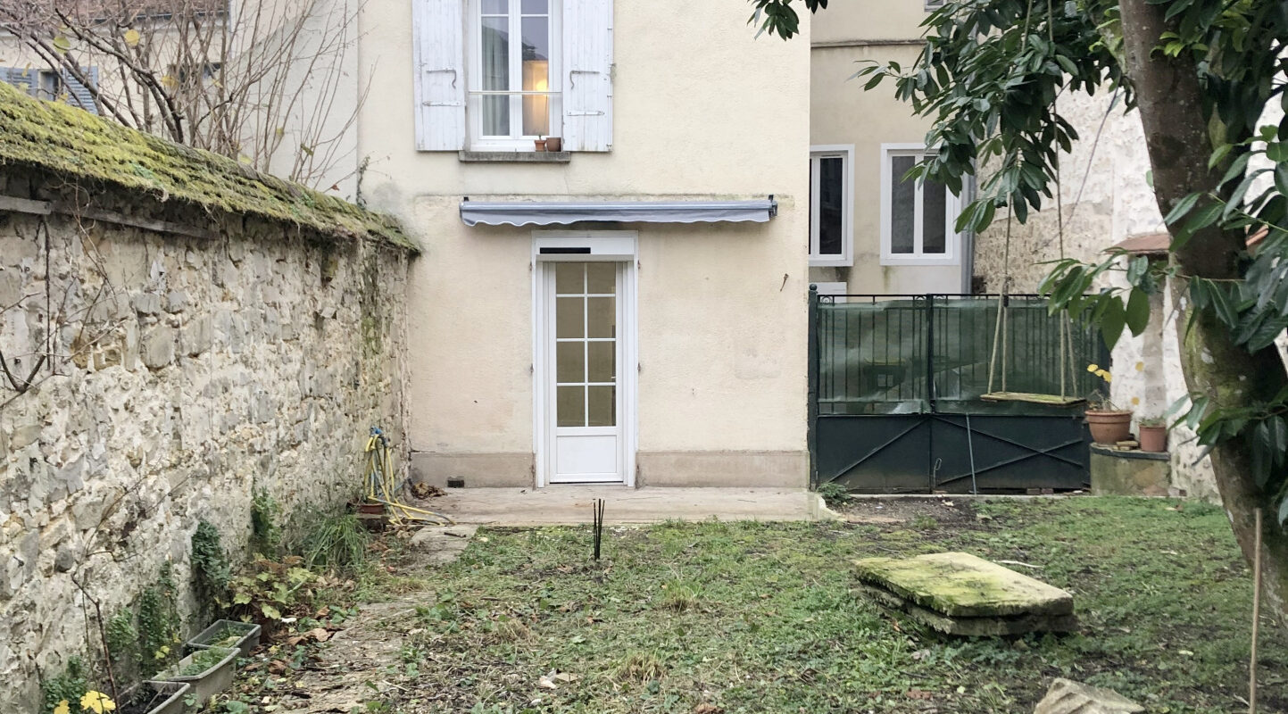 SOUS COMPROMIS. Studio 22 m2 avec jardin privatif