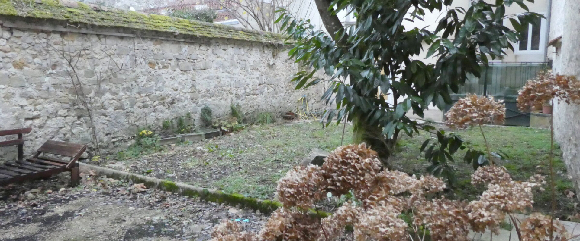 SOUS COMPROMIS. Studio 22 m2 avec jardin privatif