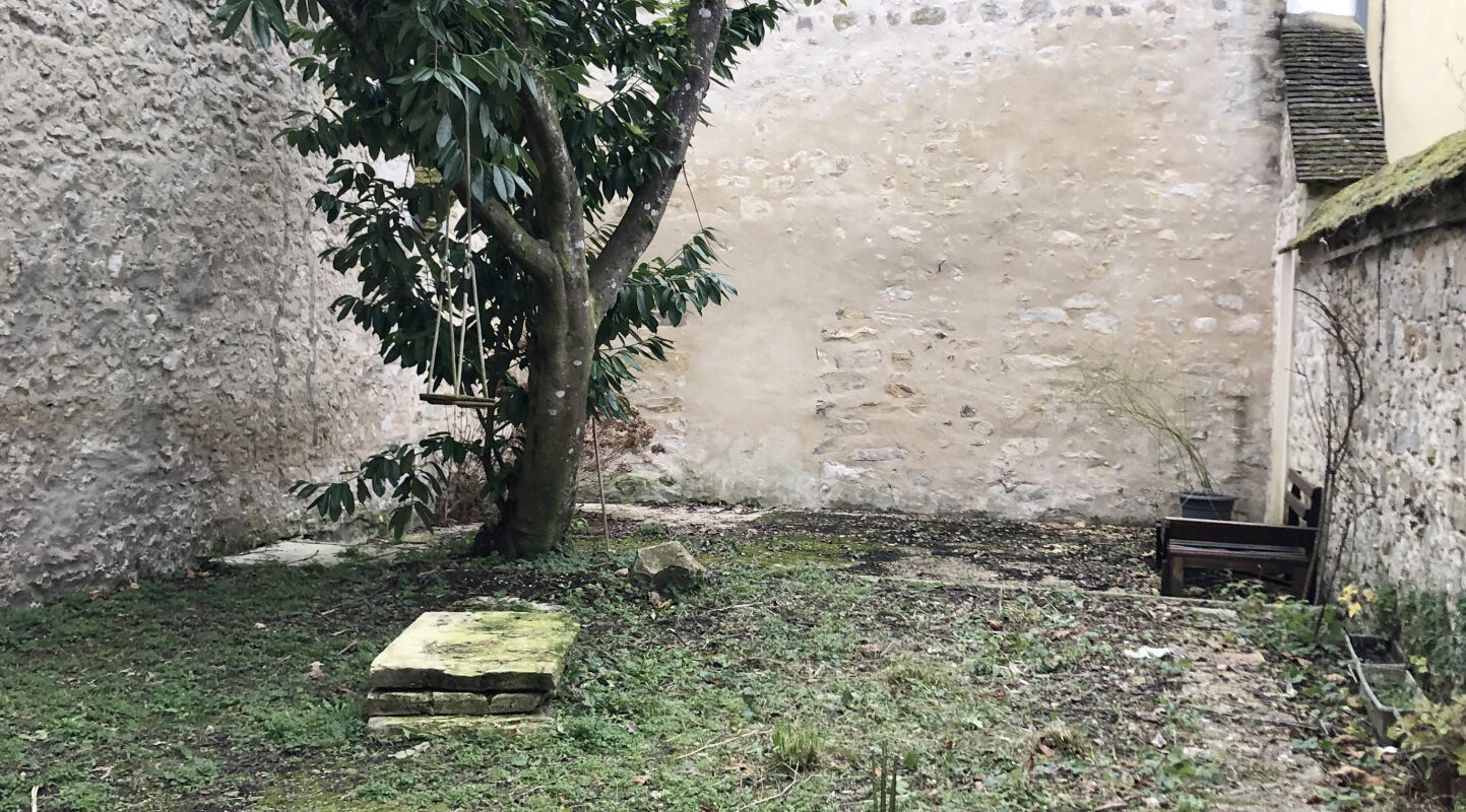 SOUS COMPROMIS. Studio 22 m2 avec jardin privatif