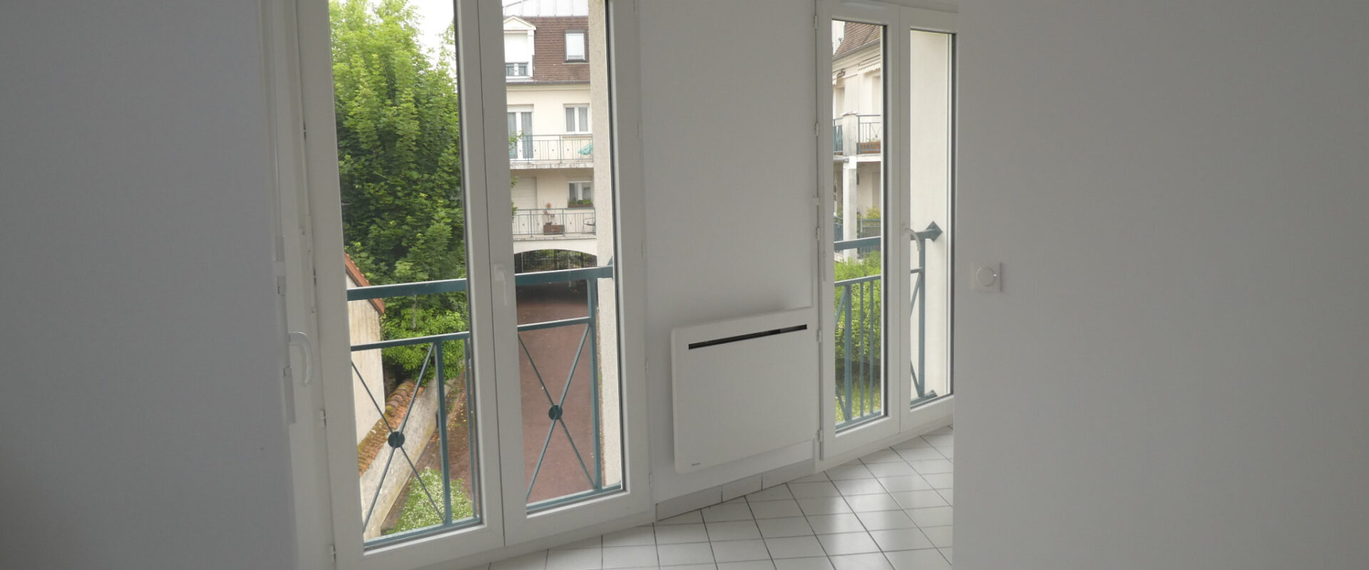 Grand studio avec loggia en résidence