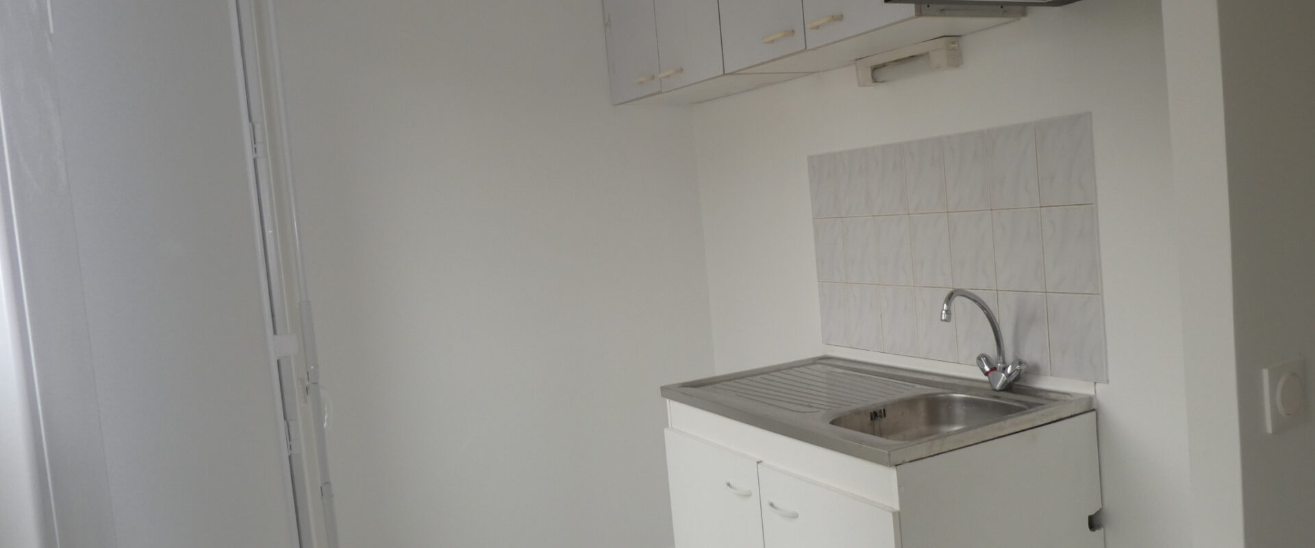 Grand studio avec loggia en résidence