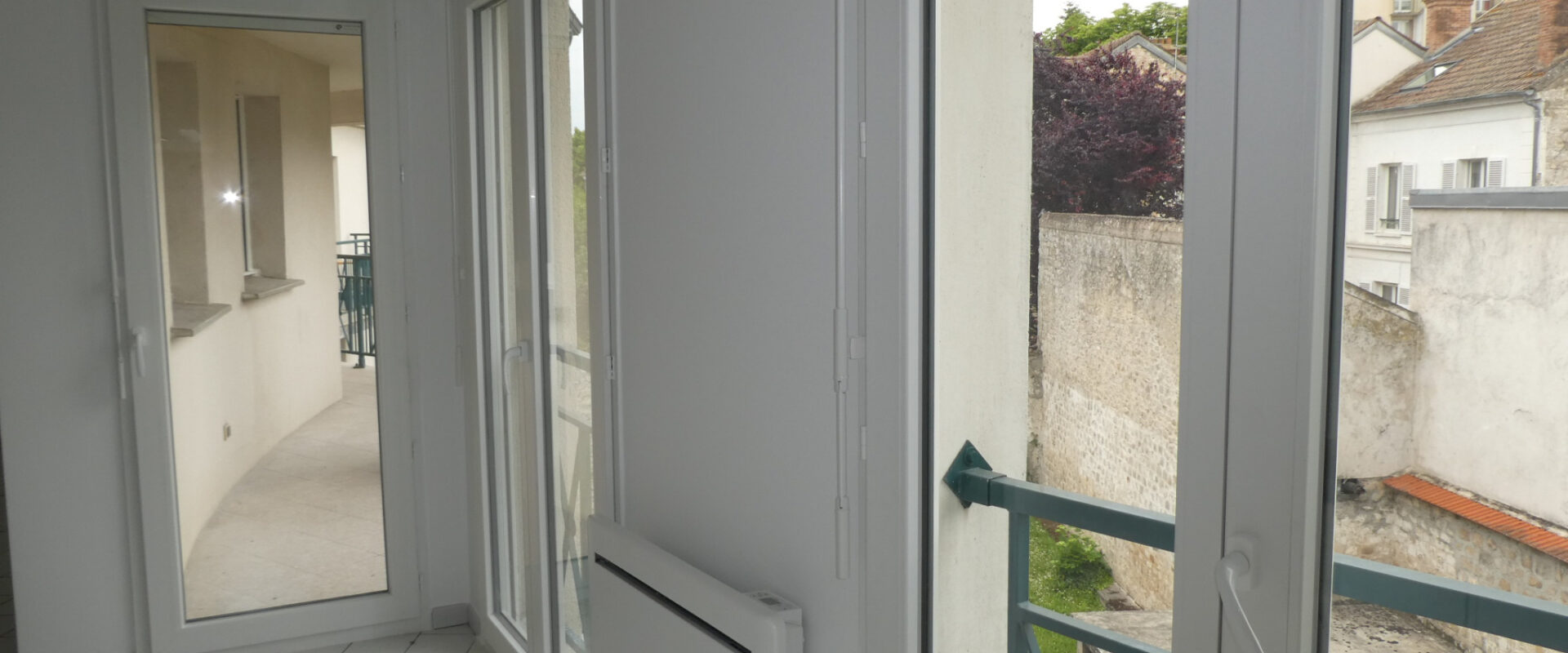 Grand studio avec loggia en résidence