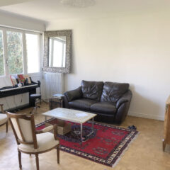 Joli appartement avec balcon au 1er étage.