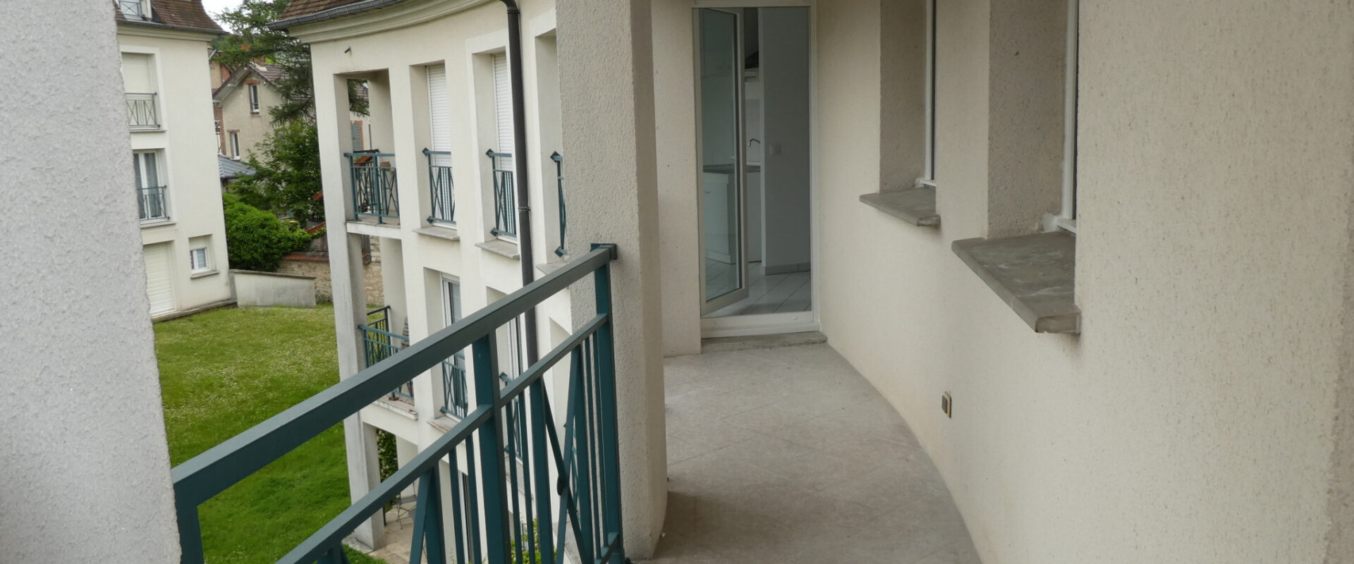 Grand studio avec loggia en résidence