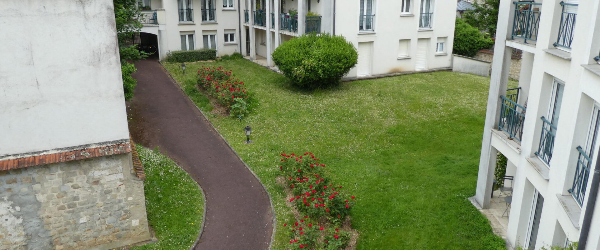 Grand studio avec loggia en résidence