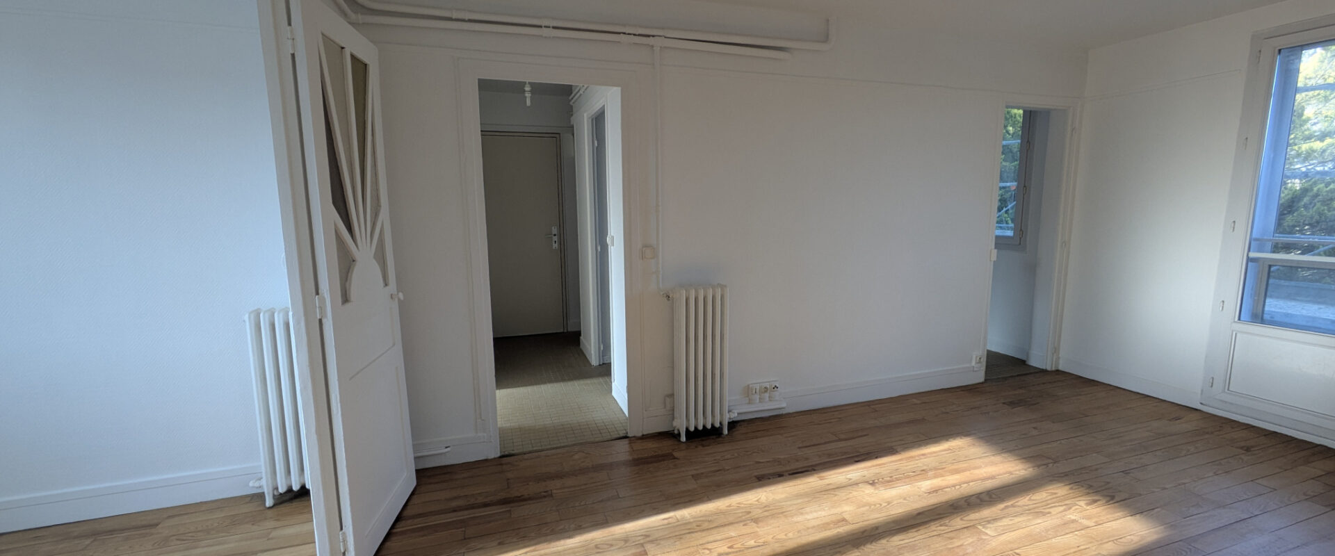 SOUS COMPROMIS. Charmant appartement entièrement refait.