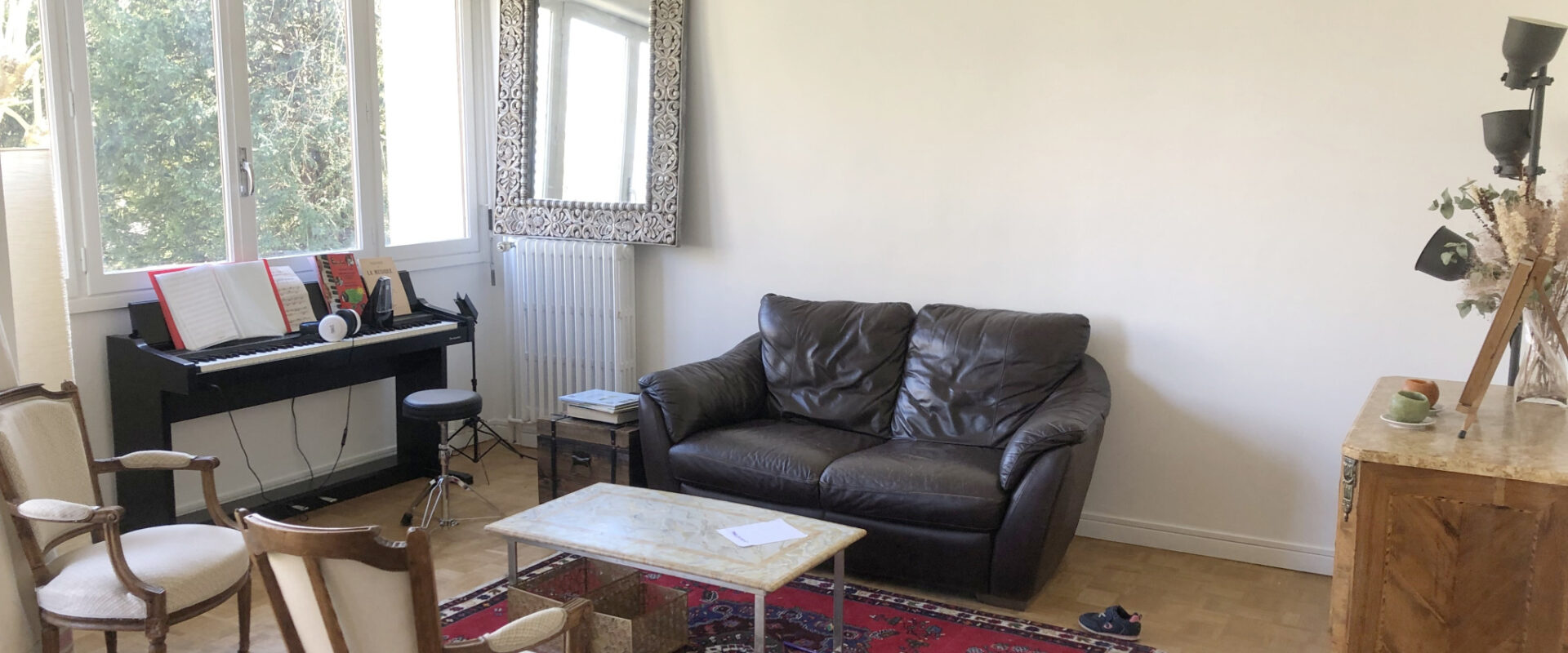 Joli appartement avec balcon au 1er étage.