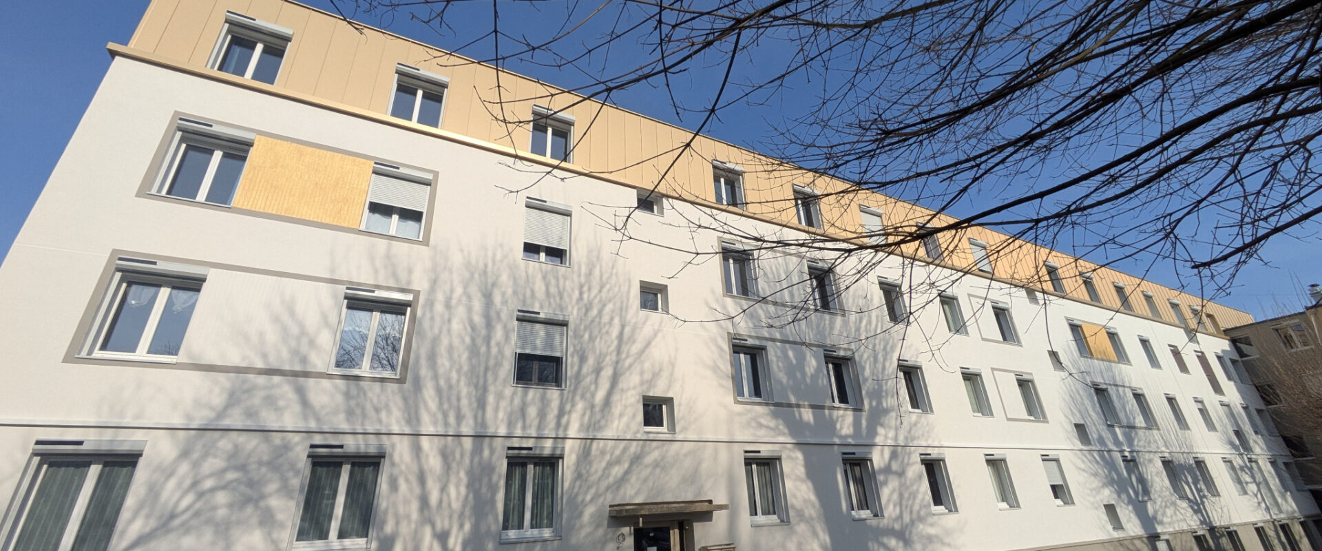 SOUS COMPROMIS. Charmant appartement entièrement refait.