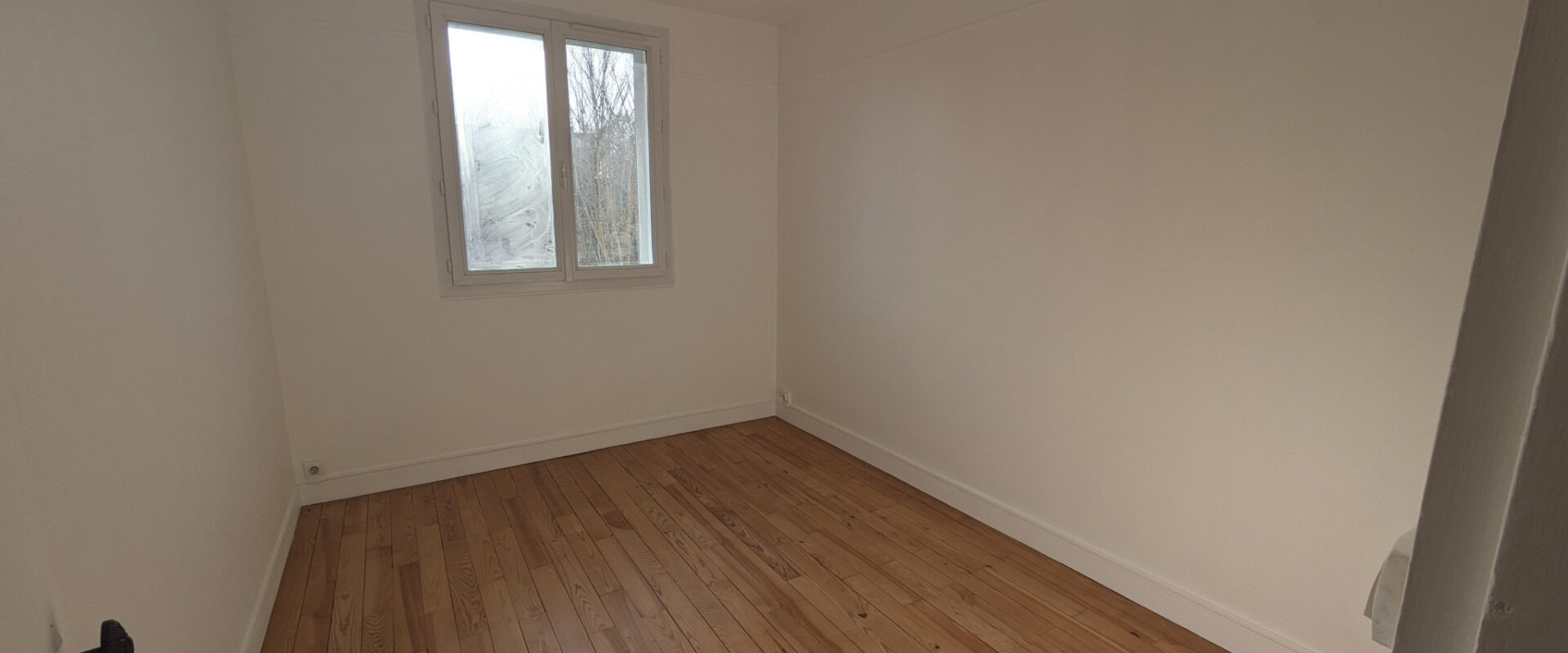 SOUS COMPROMIS. Charmant appartement entièrement refait.