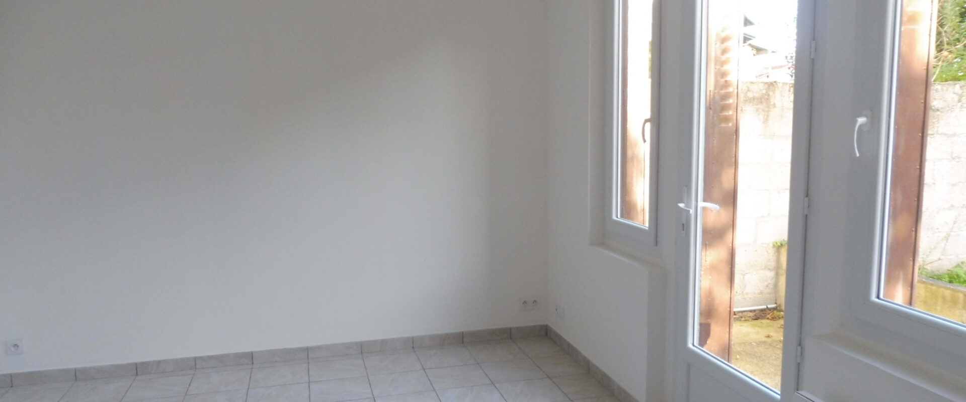 APPARTEMENT 3 PIÈCES AVEC JARDIN