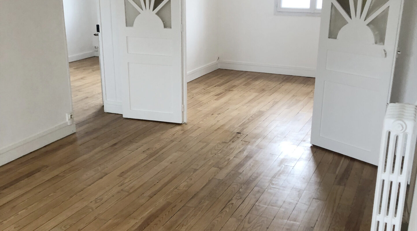 SOUS COMPROMIS. Charmant appartement entièrement refait.