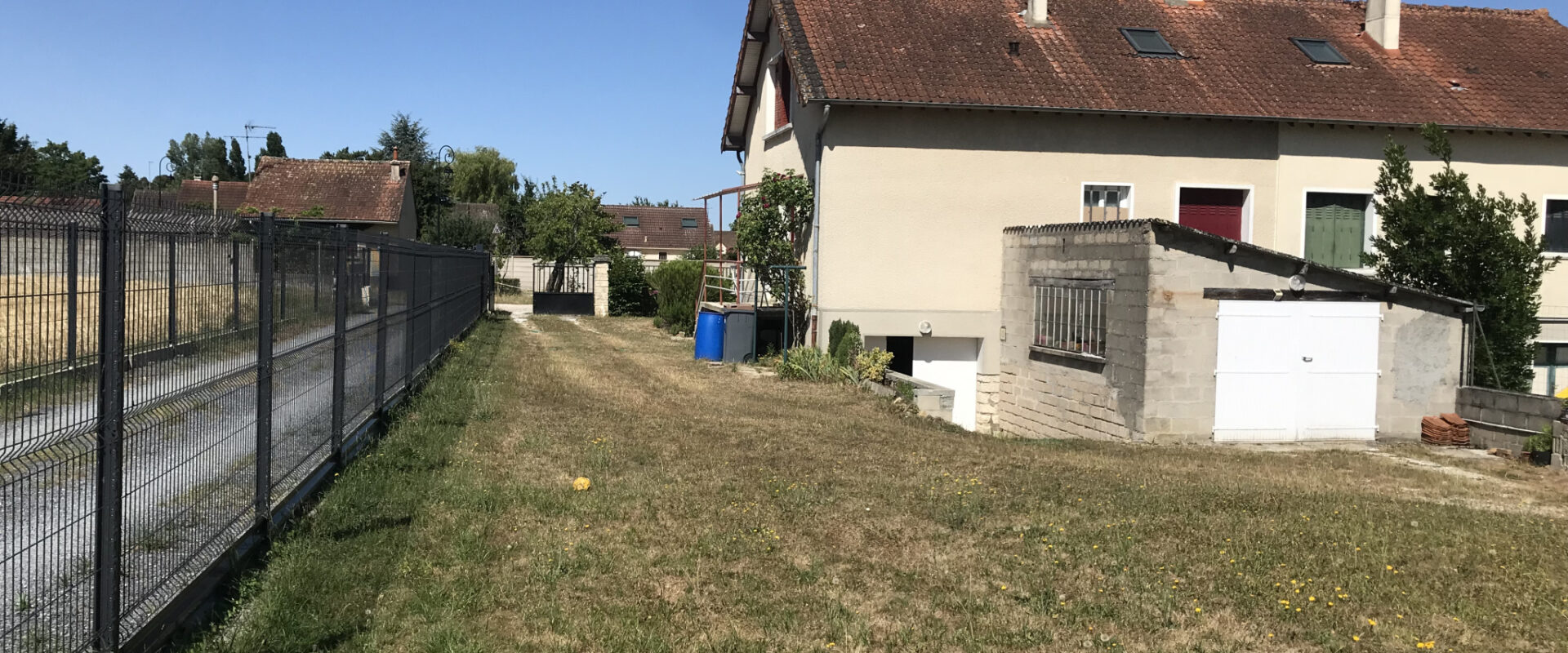 Dans le haut de VULAINES SUR SEINE.