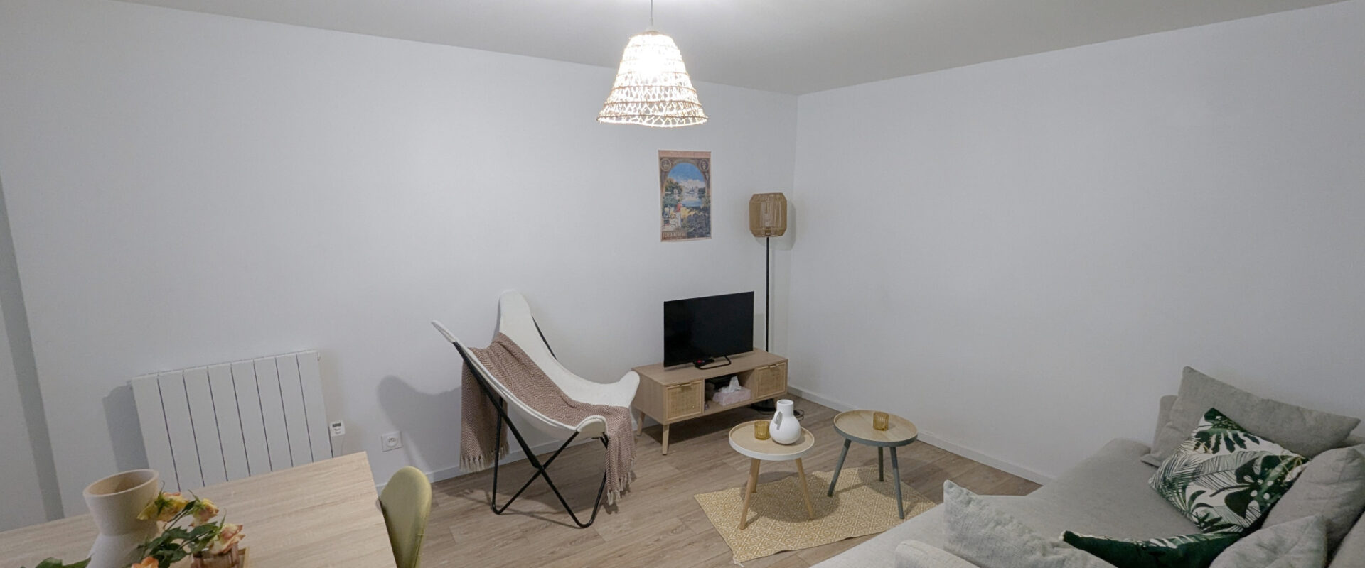 Dans un petit immeuble centre de FONTAINEBLEAU