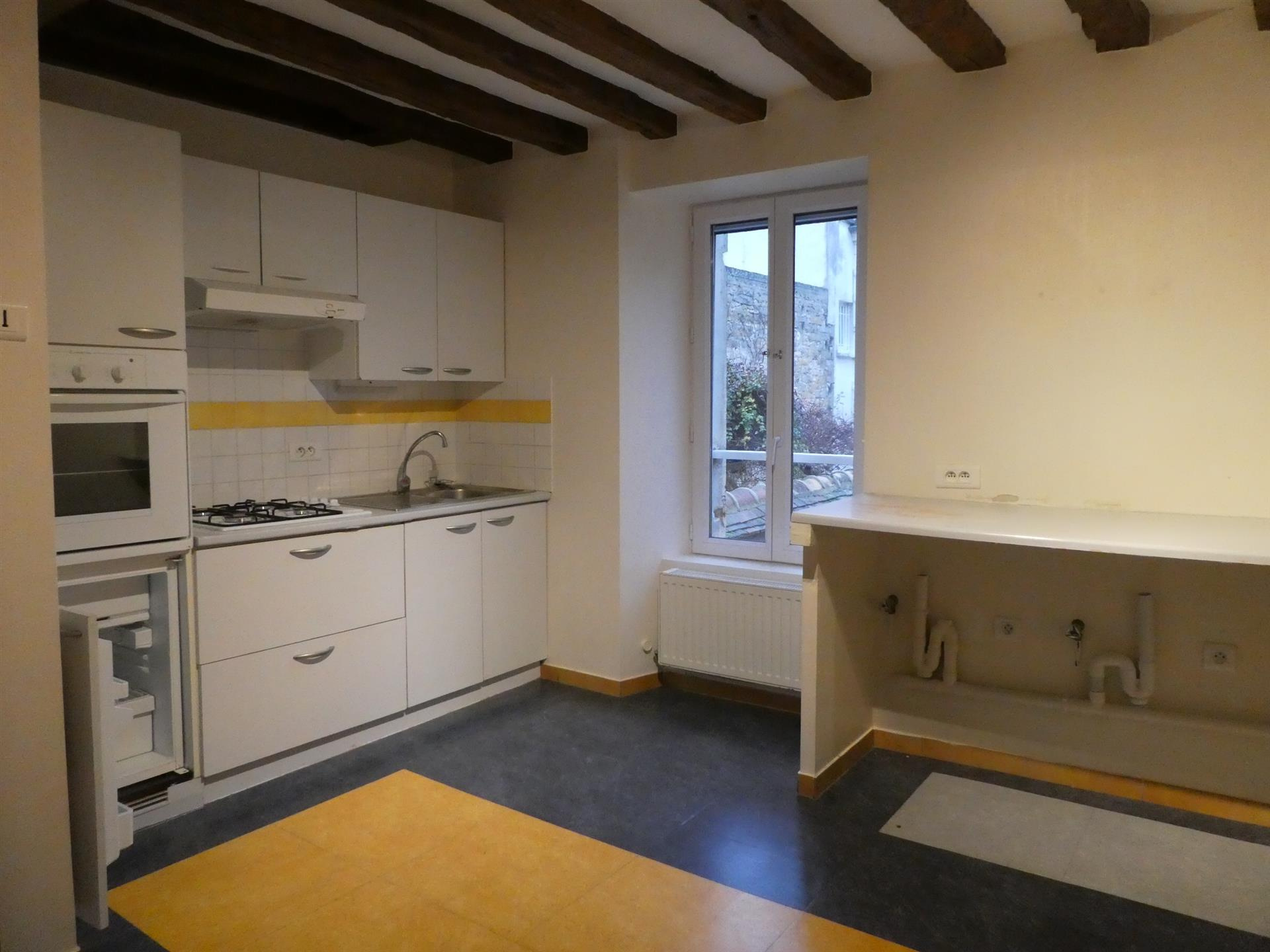 MAISON DE VILLE AVEC COURETTE