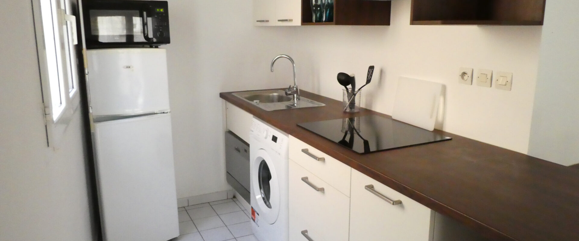 STUDIO meublé en résidence, avec terrasse et parking