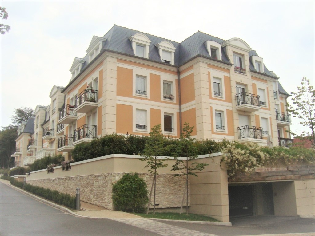 Appartement 2 pièces avec balcon et parking en résidence