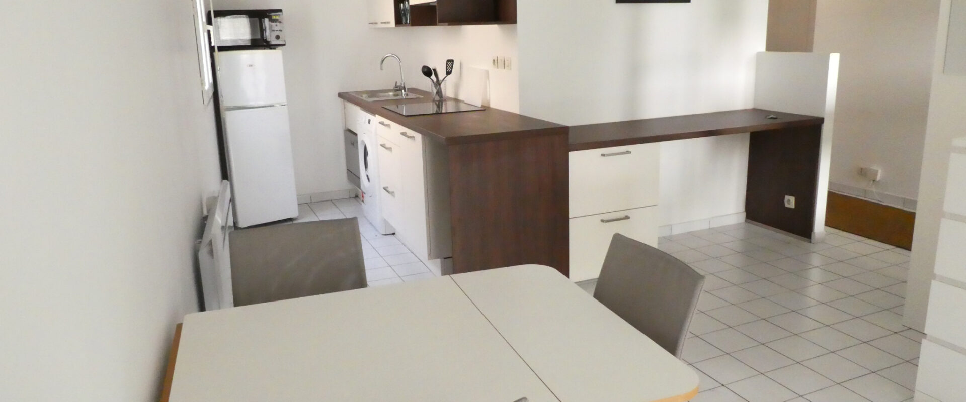 STUDIO meublé en résidence, avec terrasse et parking