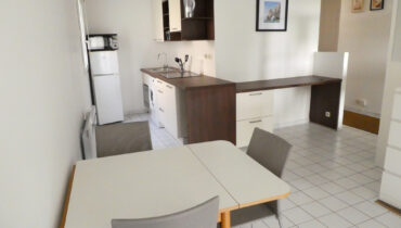 STUDIO meublé en résidence, avec terrasse et parking