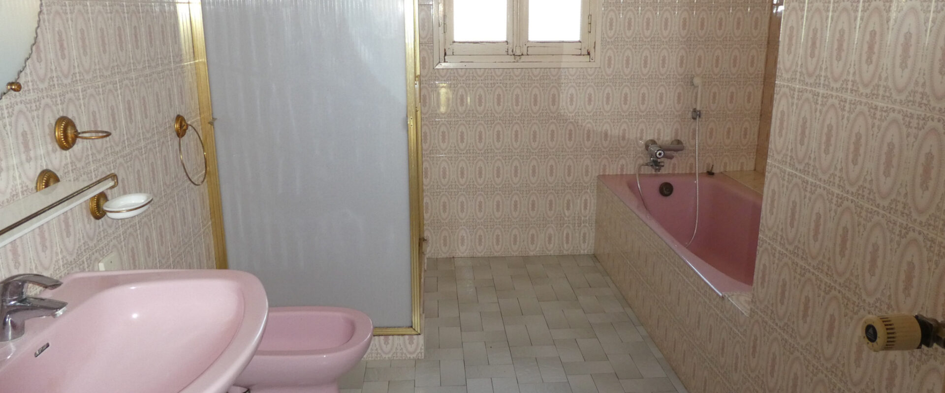 MAISON FAMILIALE EN CENTRE VILLAGE