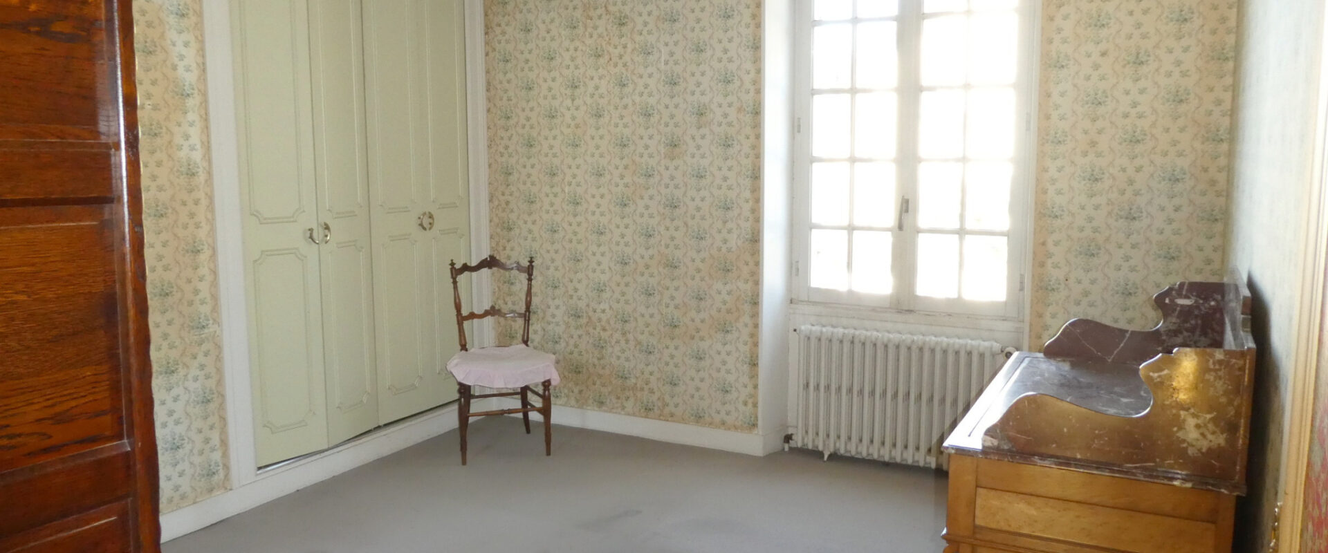 MAISON FAMILIALE EN CENTRE VILLAGE