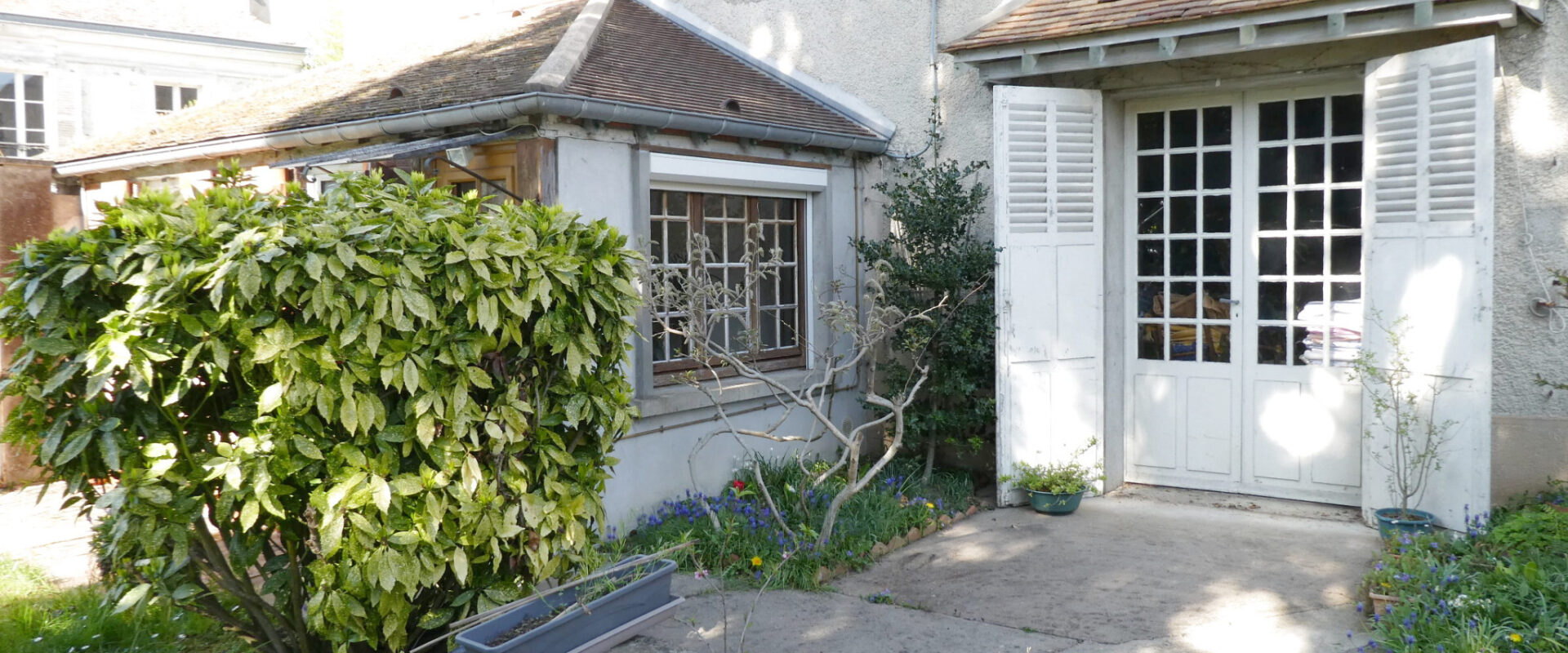 MAISON FAMILIALE EN CENTRE VILLAGE