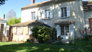 MAISON FAMILIALE EN CENTRE VILLAGE