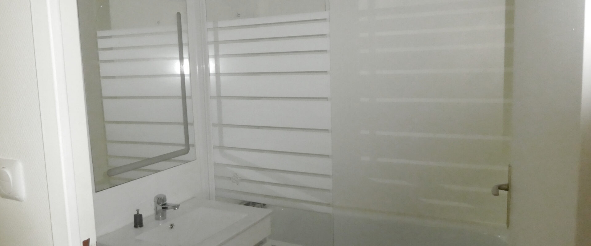 VENDU LOUÉ, STUDIO 31 m2 en résidence, avec jardinet et parking