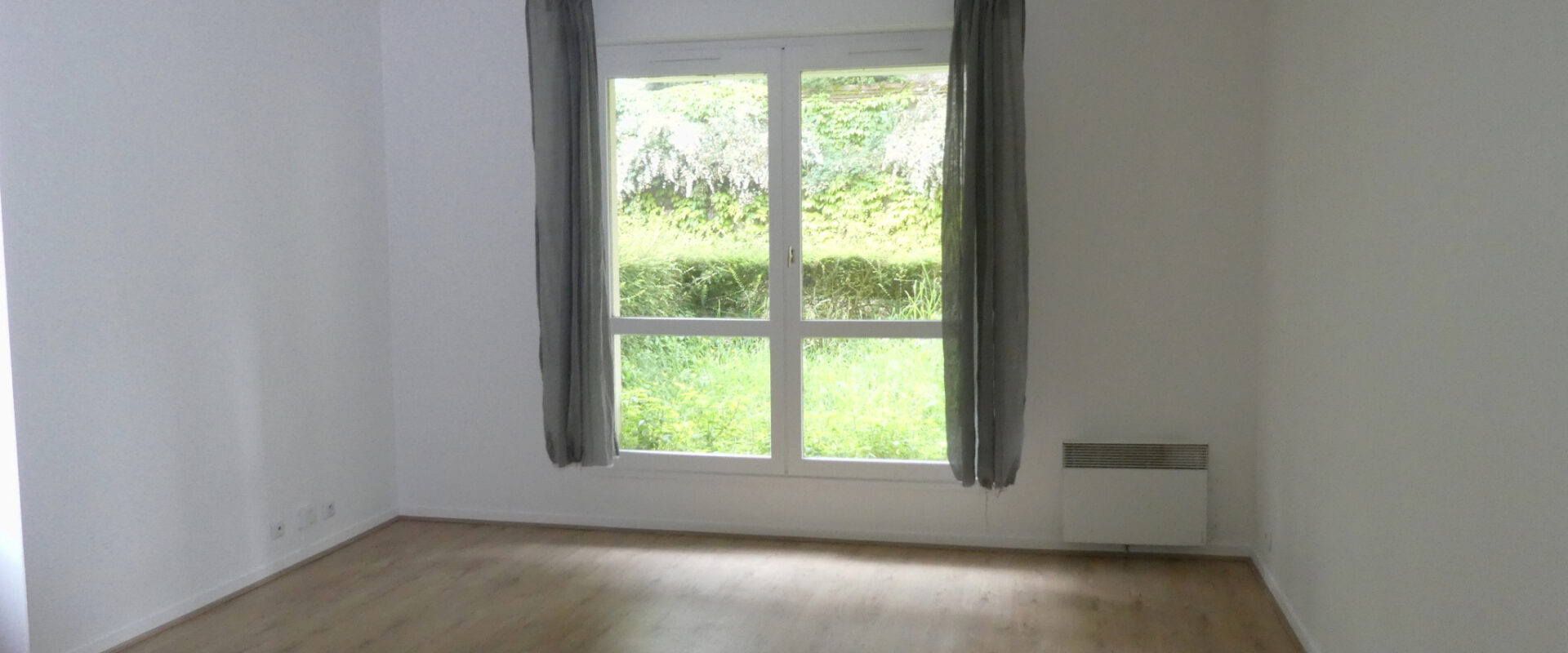 VENDU LOUÉ, STUDIO 31 m2 en résidence, avec jardinet et parking