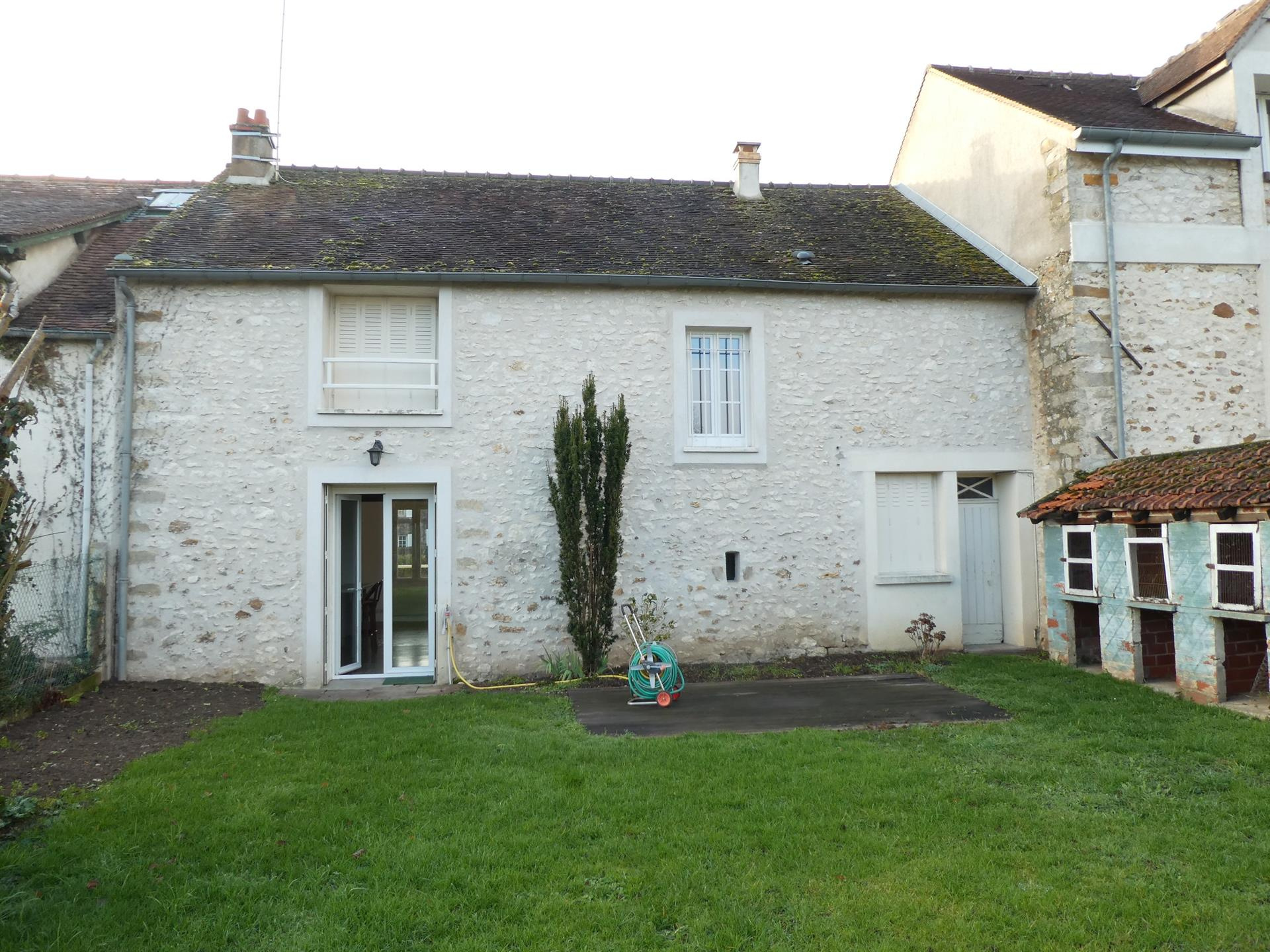 MAISON DE CARACTERE 5 PIÈCES AVEC JARDIN