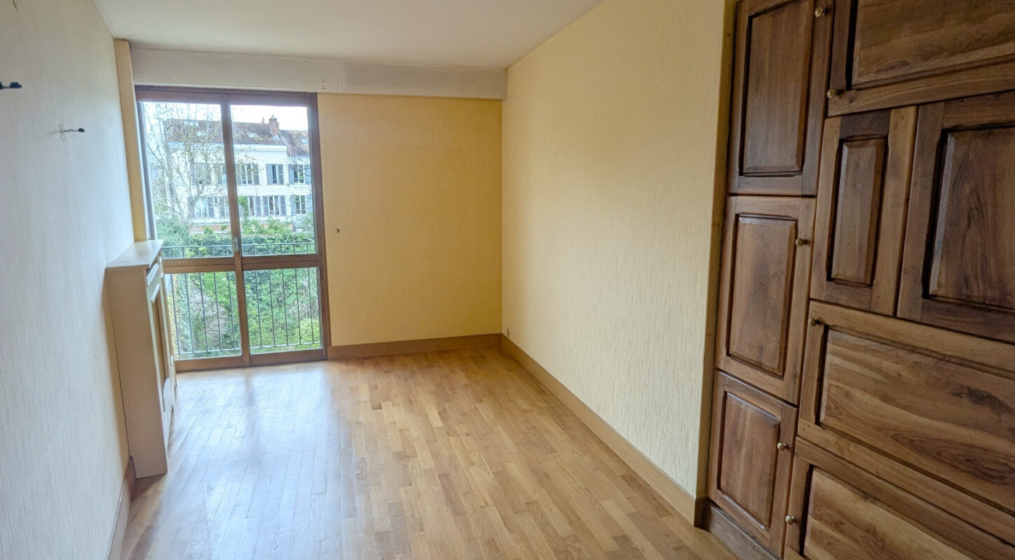 En hypercentre, appartement 4 pièces, 90 m2 env. avec garage en sous-sol.