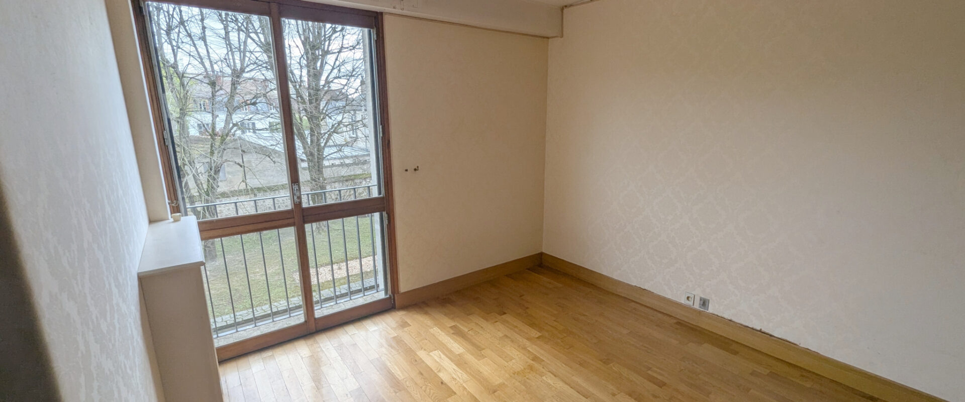 En hypercentre, appartement 4 pièces, 90 m2 env. avec garage en sous-sol.